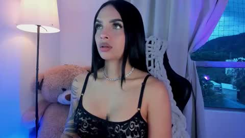 Mia online show from November 8, 2025, 10:30 pm