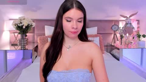 Mia online show from April 1, 2026, 7:33 pm