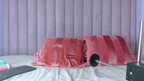miaanderson__ online show from April 27, 2026, 9:13 pm