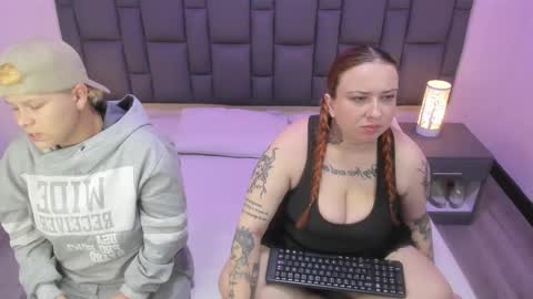 Snapshot of miaandmolly_ chatting on March 6, 2025, 3:13 am mia red hair molly short hair online show from March 6, 2025, 3:13 am