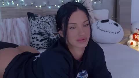 Snapshot of miaasin chatting on November 5, 2025, 12:32 am miaasin online show from November 5, 2025, 12:32 am