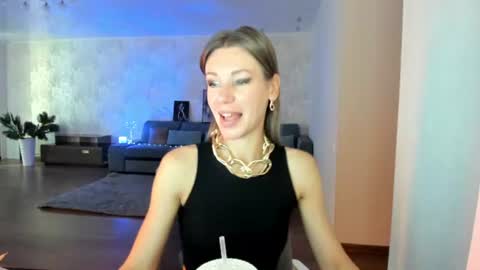 Mia online show from July 8, 2026, 4:28 am