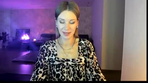Mia online show from July 28, 2026, 11:17 am