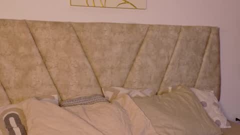 miablumm_ online show from December 2, 2025, 11:37 am