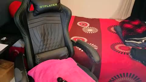 Mia online show from March 28, 2026, 2:33 am