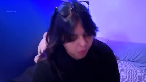 Mia online show from May 21, 2026, 3:02 am