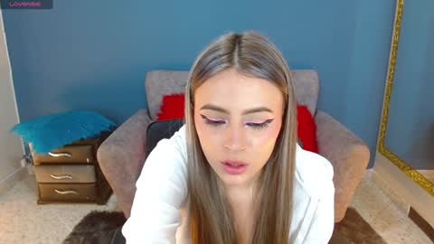 Snapshot of miacarperrlux chatting on January 20, 2025, 1:18 am MiaCarper online show from January 20, 2025, 1:18 am