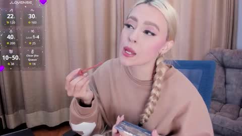 Snapshot of miacarperrlux chatting on February 27, 2026, 8:42 pm MiaCarper online show from February 27, 2026, 8:42 pm