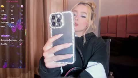 MiaCarper online show from April 11, 2026, 9:19 pm