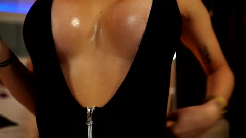 Snapshot of miacharm1 chatting on November 5, 2025, 9:04 pm Mia online show from November 5, 2025, 9:04 pm