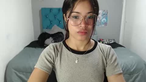 miacumgirl online show from February 18, 2026, 12:23 pm