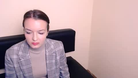 Snapshot of miadarms_ chatting on October 1, 2025, 7:47 am Mia online show from October 1, 2025, 7:47 am