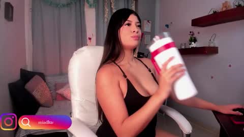 Mia online show from October 28, 2025, 1:53 am