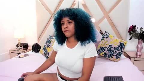 Mia  online show from November 10, 2025, 5:34 pm