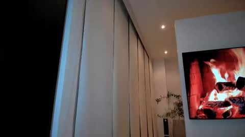 Mia online show from September 19, 2025, 11:05 pm