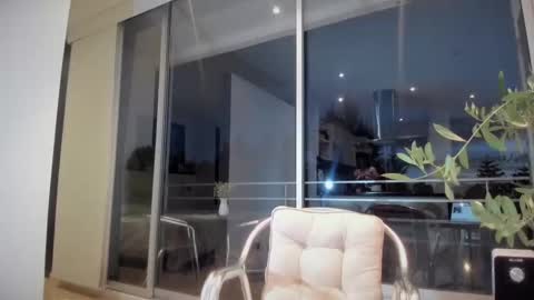 Mia online show from November 6, 2025, 11:04 pm