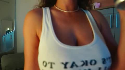 Snapshot of miafleur chatting on October 18, 2025, 2:18 pm Mia online show from October 18, 2025, 2:18 pm