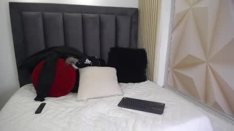 Mia  online show from May 19, 2026, 3:35 am