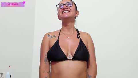 Mia  online show from September 30, 2025, 1:10 am