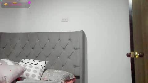 Mia  online show from October 21, 2025, 2:01 am