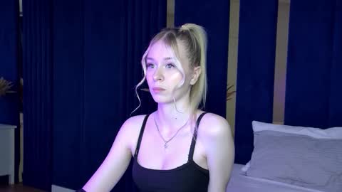 Mia online show from October 2, 2025, 5:42 pm