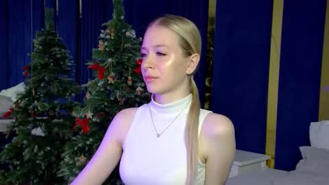 Mia online show from December 18, 2025, 5:46 am