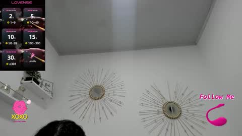 Miah Collins online show from November 11, 2025, 11:32 am