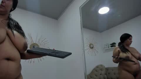 Miah Collins online show from November 16, 2025, 1:28 pm