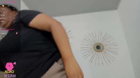 Miah Collins online show from December 22, 2025, 7:33 pm