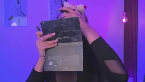 Mia Connor online show from November 18, 2025, 7:40 pm