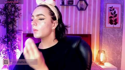 Mia Connor online show from November 23, 2025, 7:46 pm