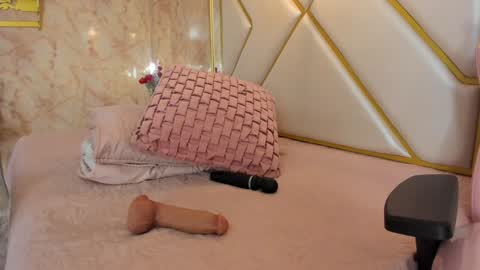 Snapshot of miah_sense chatting on February 2, 2025, 5:53 am Miah online show from February 2, 2025, 5:53 am