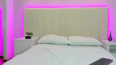 Snapshot of miah_skinny chatting on October 10, 2025, 4:00 am Mia online show from October 10, 2025, 4:00 am