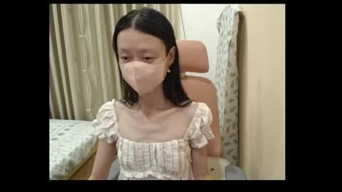 miahchan68 online show from May 13, 2026, 11:51 am