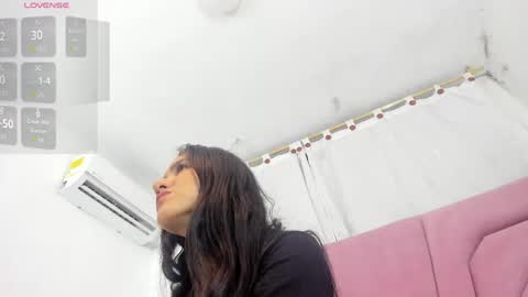 miajhonsonx online show from May 15, 2026, 9:22 pm