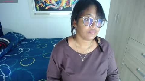 miajoseph_ online show from January 26, 2025, 3:59 am