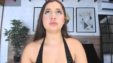 Mia  online show from October 17, 2025, 3:53 am