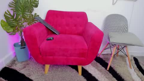 Mia Khalifa online show from October 9, 2025, 4:10 am