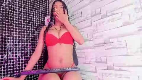 miakirshner_ online show from January 31, 2025, 1:02 pm