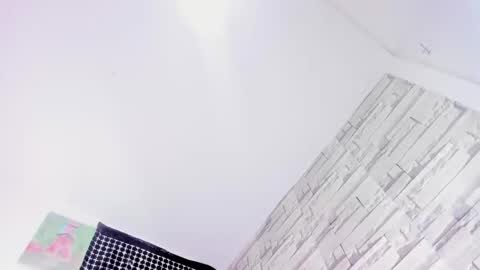 miakirshner_ online show from February 7, 2025, 1:43 pm