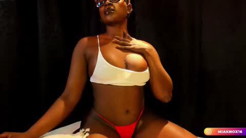 Mia online show from December 23, 2025, 12:08 am