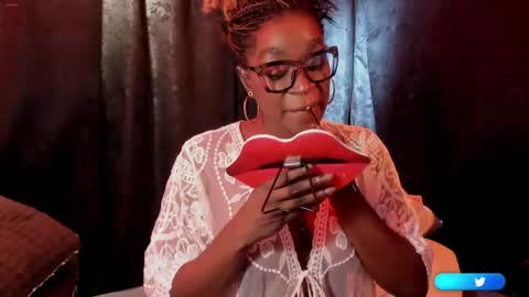 Mia online show from April 14, 2026, 12:05 am