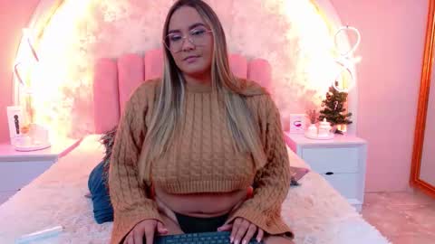 Mia online show from December 23, 2025, 4:10 am