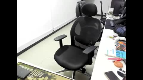 Mia  online show from January 8, 2026, 4:04 am