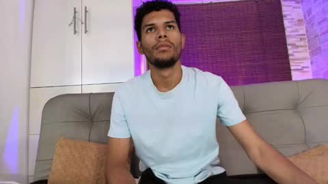 Mia online show from October 5, 2025, 7:01 pm