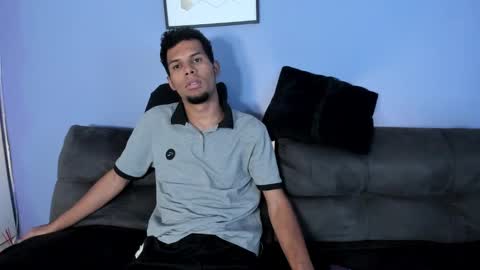 Mia online show from October 16, 2025, 7:04 pm