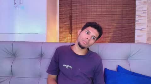 Mia online show from October 20, 2025, 7:14 pm