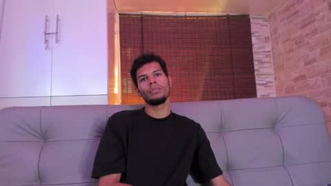 Mia online show from October 25, 2025, 7:08 pm