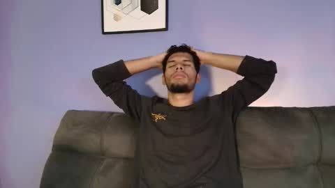 Mia online show from October 28, 2025, 7:05 pm