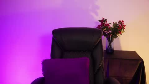 Snapshot of miami_18_ chatting on June 21, 2026, 4:59 am Lili online show from June 21, 2026, 4:59 am